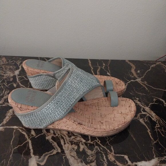 Donald Pliner - Picture 3 of 7